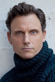 Tony Goldwyn isDean Sanderson